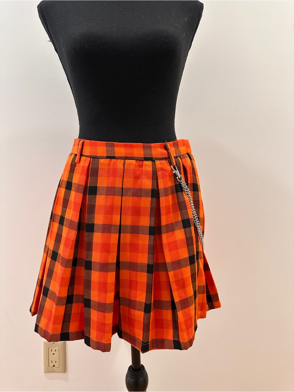 Hot Topic Orange and Black Plaid Pleated Mini Skirt with Chain - Picture 3 of 9